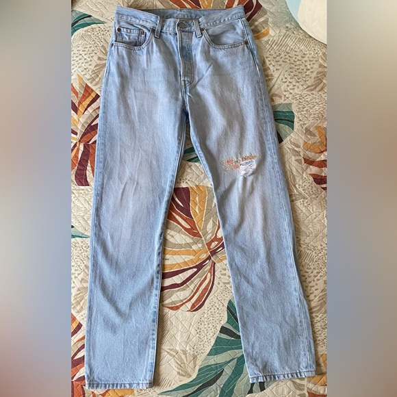 Levi’s light wash jeans 501 - Picture 3 of 10